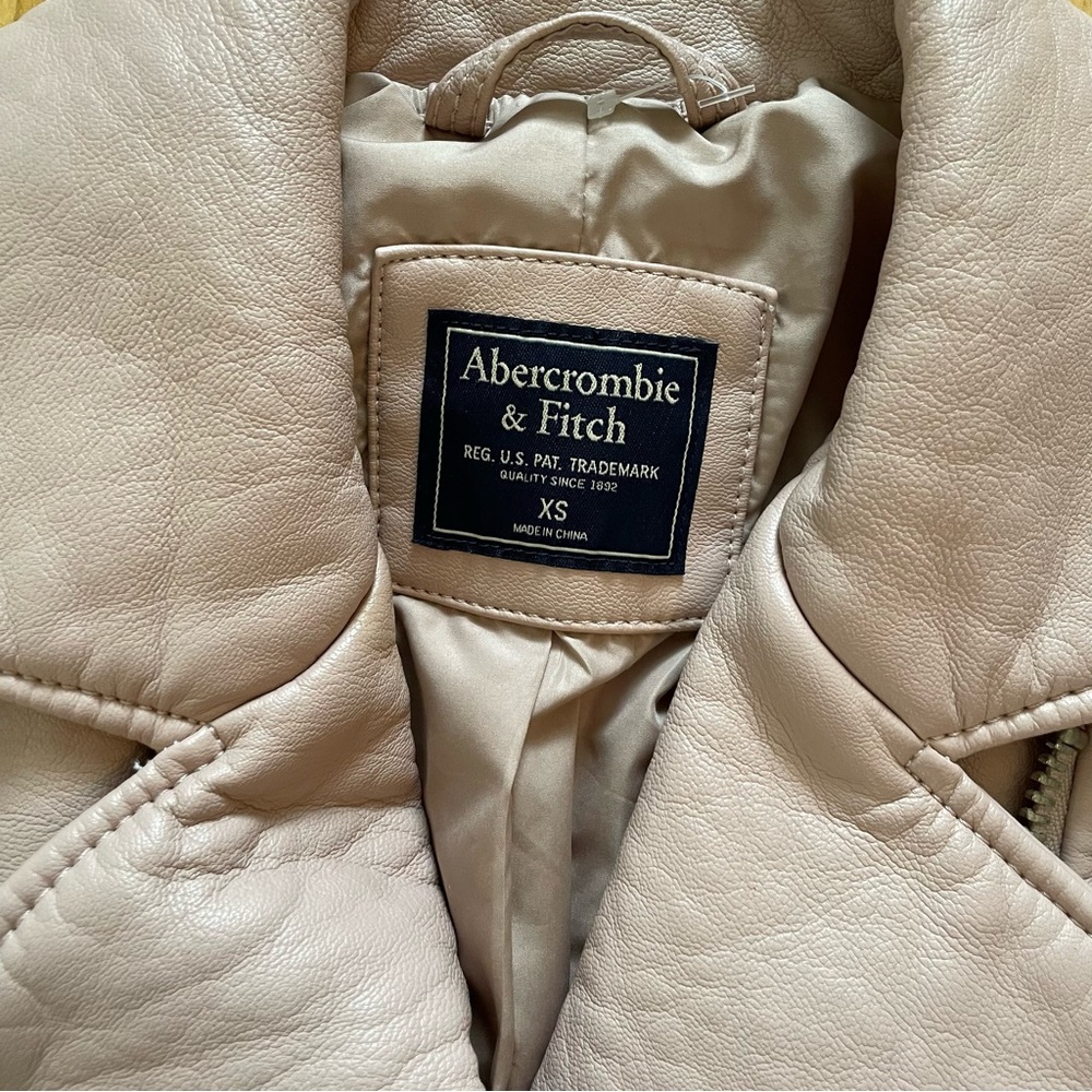 Abercrombie and Fitch vegan leather Moto jacket in soft rose women’s size XS. - Picture 4 of 5